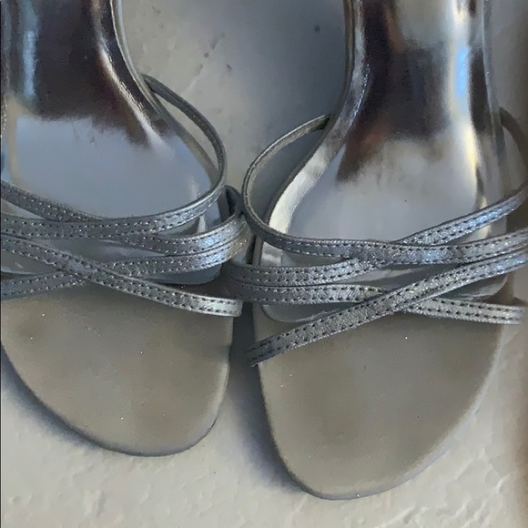 Silver heels - Picture 5 of 5